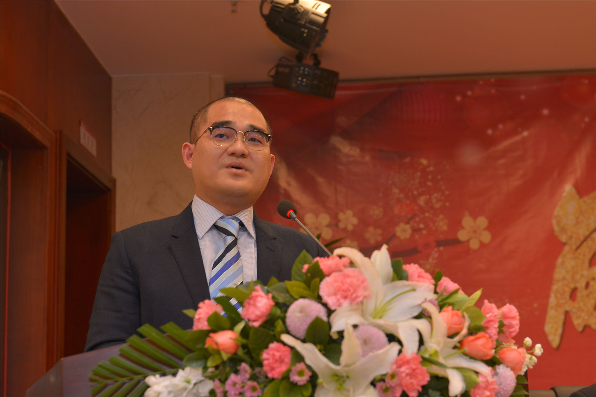 “沖破危機(jī)展芳華，戒驕戒懶創(chuàng)輝煌” ——“解放思想，戒驕戒懶”主題年會(huì)掠影