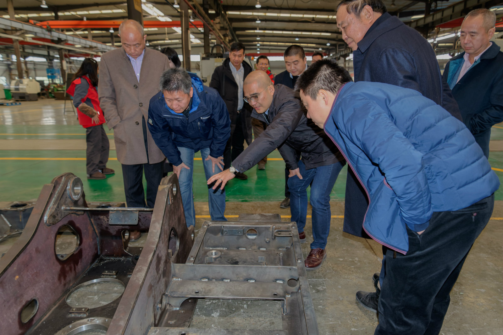 廣西柳工機(jī)械股份有限公司總裁黃海波一行到重慶勤?？疾旖涣? title=